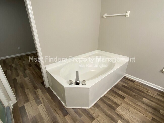 Building Photo - 421 Filmore Dr
