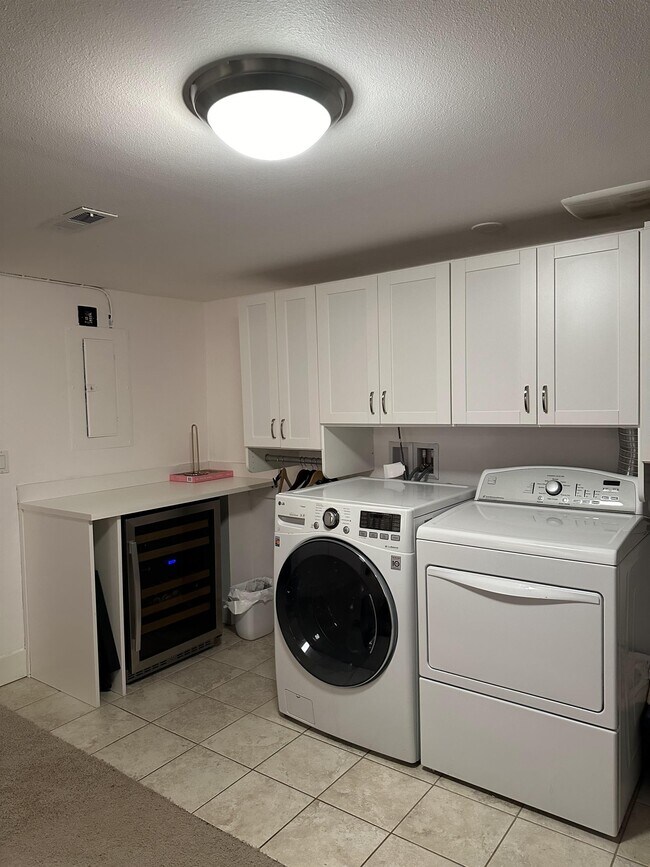 Building Photo - 335 23rd Ave E