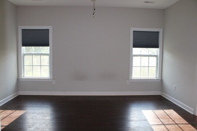 Building Photo - 241 Vinewood Pl