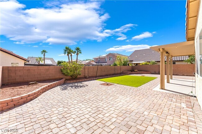 Building Photo - 1005 Windwalker Ave