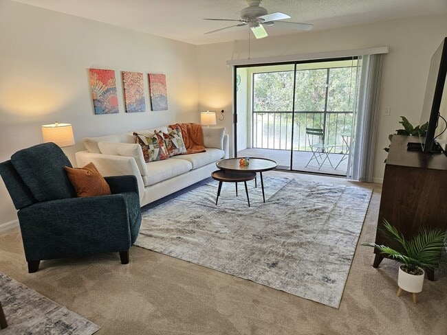 Building Photo - Seasonal Short-Term 2 Bedroom 2 Bathroom 2nd Floor Condo in Estancias of Capri Isles!