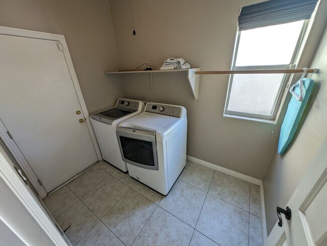Building Photo - 8121 Riviera Beach Dr