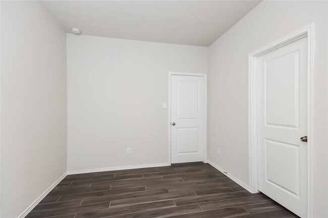 Building Photo - 15367 Estrella Rd W
