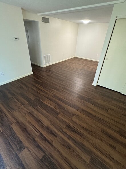 Building Photo - 5 Post Oak Ln