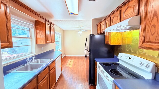 Building Photo - Beautifully Renovated 3-Bedroom Home with Upgrades in Deltona Lakes!!!