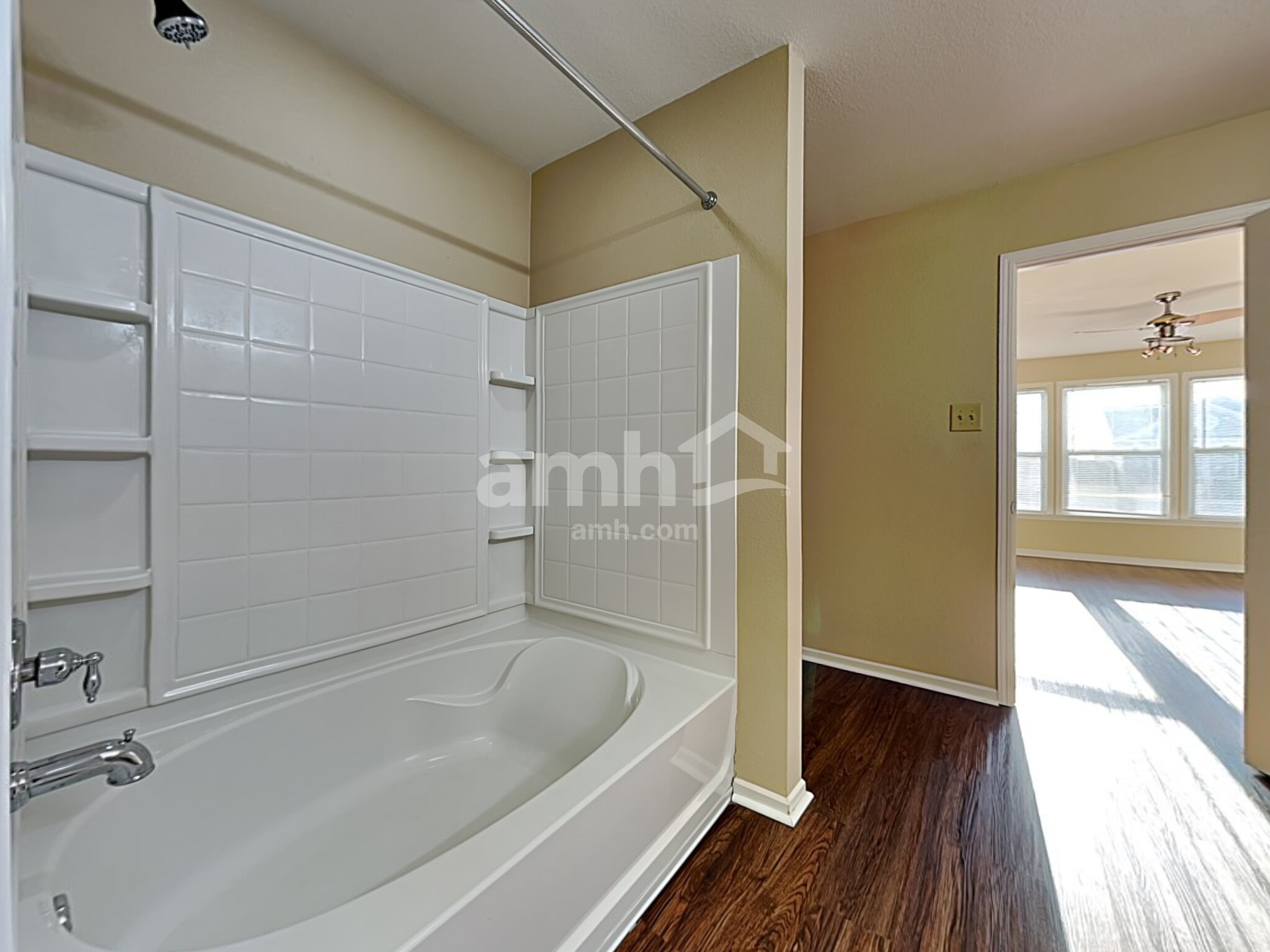 Building Photo - 8243 Retreat Ln
