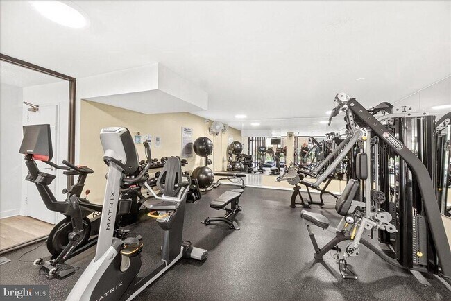 Building Photo - 118 Monroe St