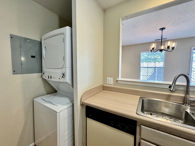 Building Photo - Available 06-15-25! End-Unit Condo w/2 Pri...