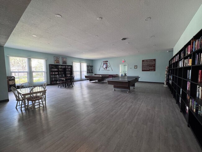 Building Photo - 152 Carolwood Blvd