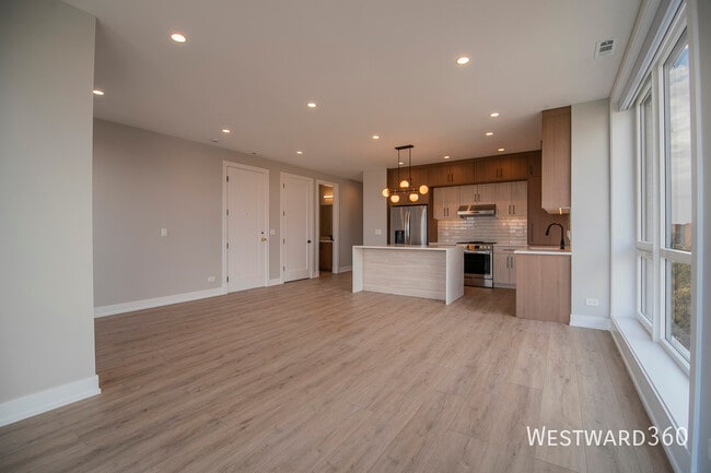 Building Photo - 2355 W Flournoy St