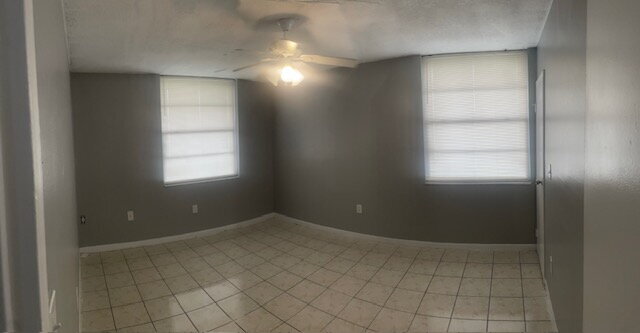 Building Photo - Spacious 3 bedroom 2 1/2 Condo