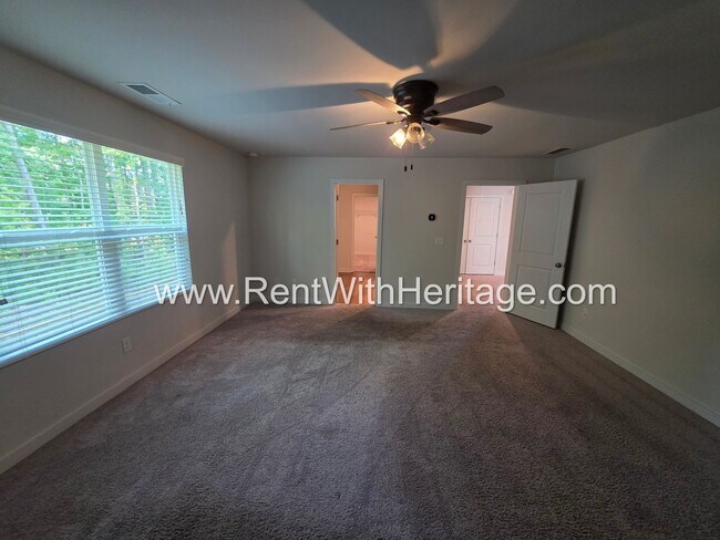 Building Photo - 8650 Paradise Dr