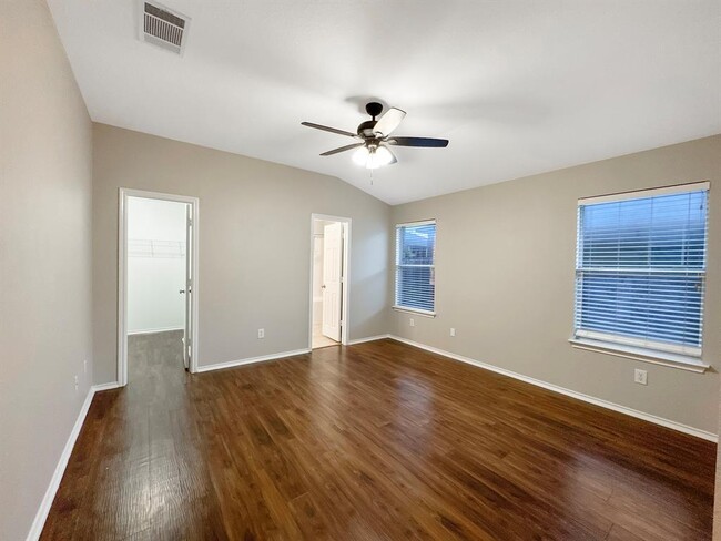 Building Photo - 1010 Whitley Dr