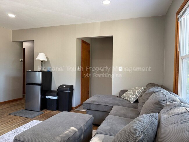Building Photo - 413 22nd St S