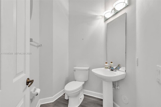 Building Photo - 558 NW 118th Ave