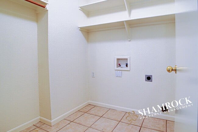 Building Photo - Duplex near Hewitt Post Office