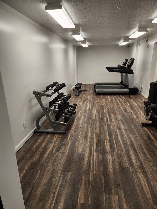 Building Photo - 1032 E 400 S