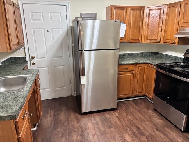 Building Photo - 840 32nd St