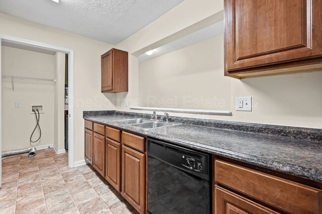 Building Photo - 1202 Fairington Club Dr