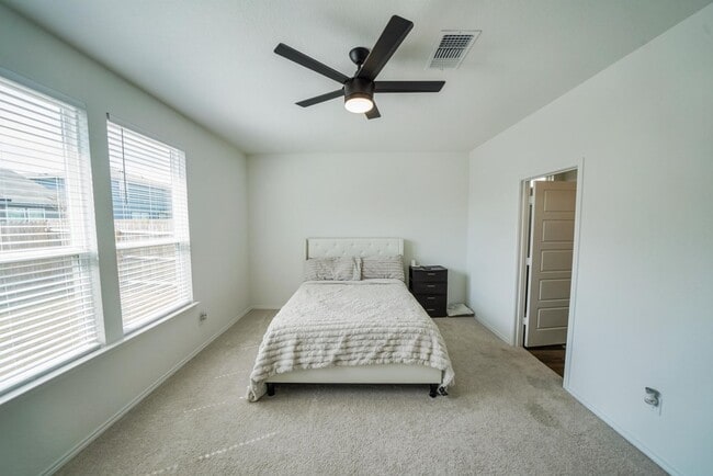 Building Photo - Beautifully Maintained Single-Story Home i...