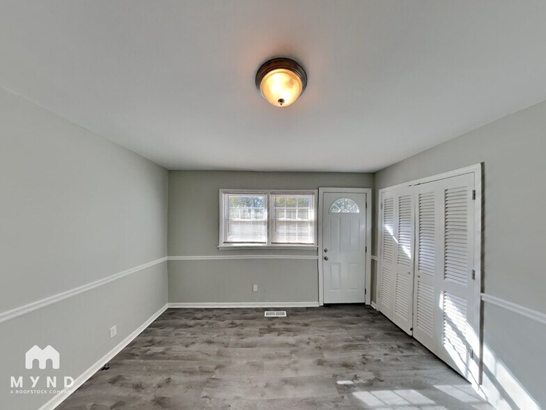 Building Photo - 6220 Leslie Dr