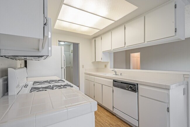 Building Photo - Trabuco Villas