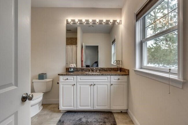 Building Photo - 142 Bigelow St