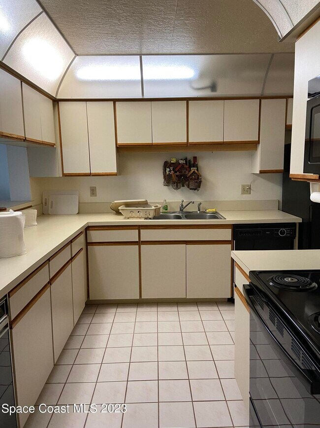 Building Photo - 1540 Riverside Dr