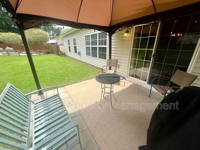 Building Photo - 952 Breezewood Ct
