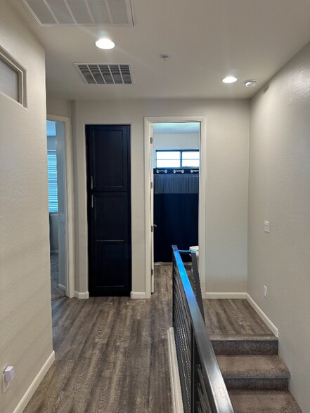 Building Photo - 2090 S Dorsey Ln