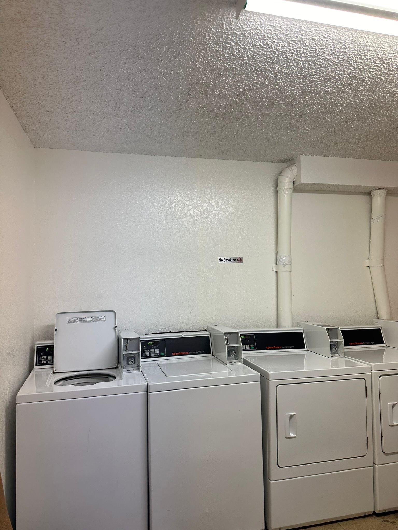 Building Photo - 2410 Rio Dr