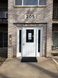 Building Photo - 2 Bedroom, 1 Bath Condominium in Coralville