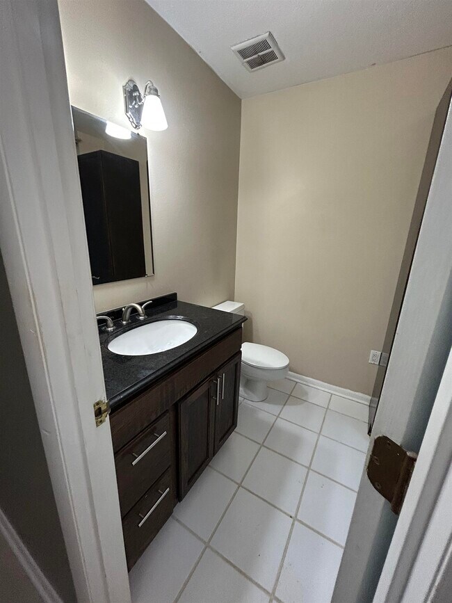 Building Photo - 7585 Skipper Ln