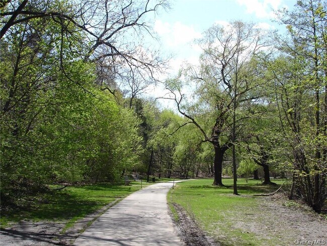 Building Photo - 1 Consulate Dr