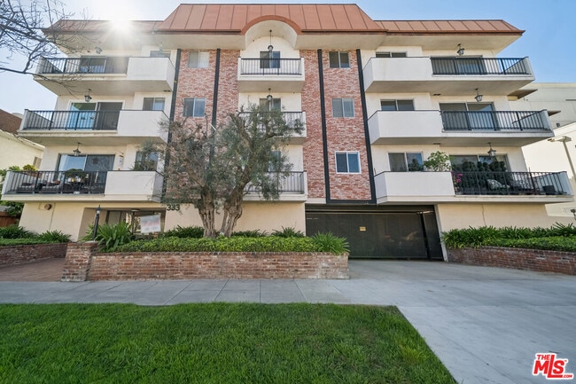 Building Photo - 333 S Elm Dr