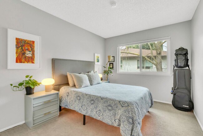 Building Photo - Two bedroom unit in North Davis