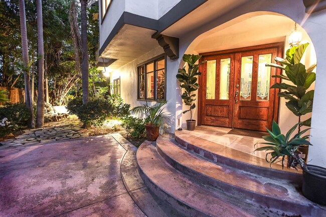 Building Photo - 1769 Ivy Rd