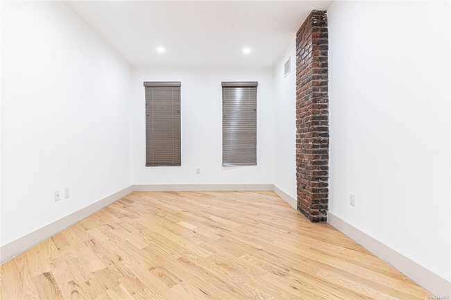 Building Photo - 282 E 38th St