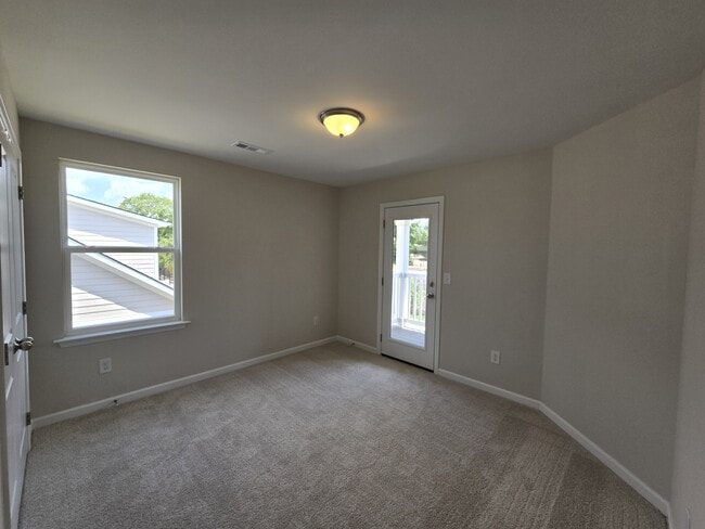 Building Photo - 5142 Pace Pk Cir