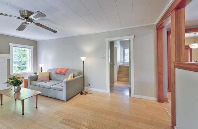 Building Photo - Beautiful Craftsman Bungalow on the edge of the Historic Fort Russell Dristrict