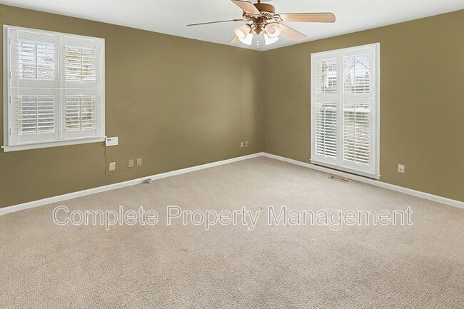 Building Photo - 3801 Cromwell Dr