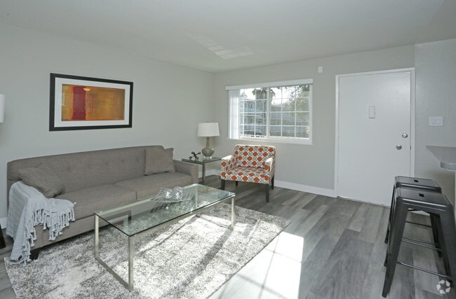 1x1 Living room - Mattox Apartments