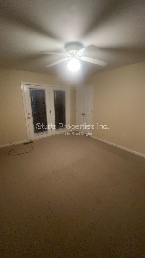 Building Photo - 100 Riverview Way