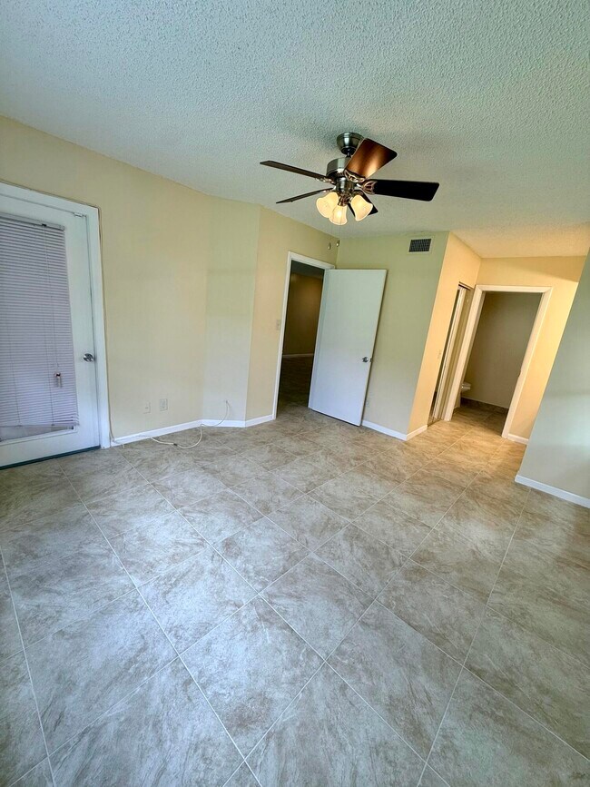 Building Photo - 1142 Coral Club Dr