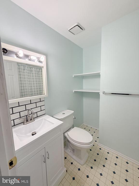 Building Photo - 9424 Sea Breeze Ct