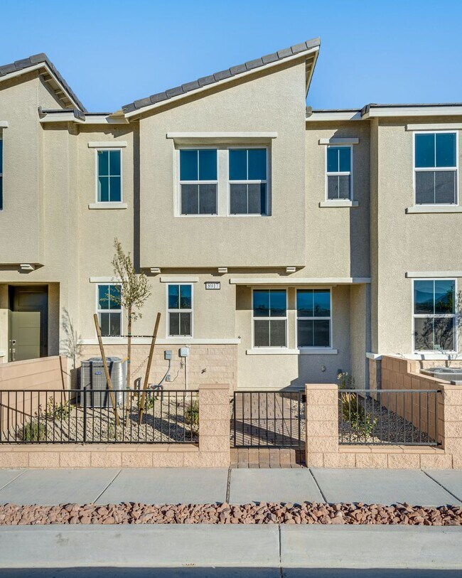 Building Photo - Sleek Contemporary Townhome with Open Layout in Prime Las Vegas Location