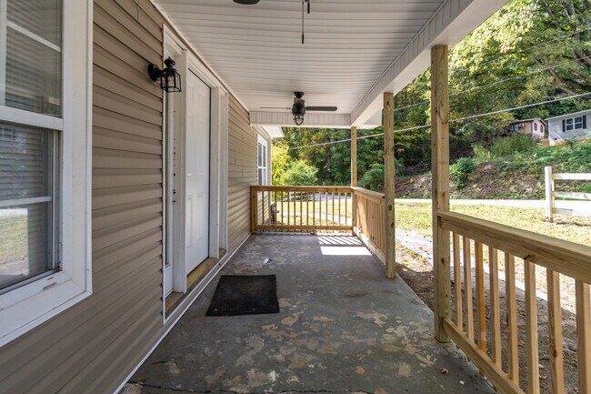 Building Photo - 770 Mahoney Rd