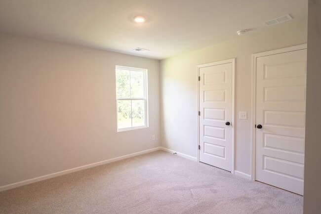 Building Photo - 142 Geranium Wy