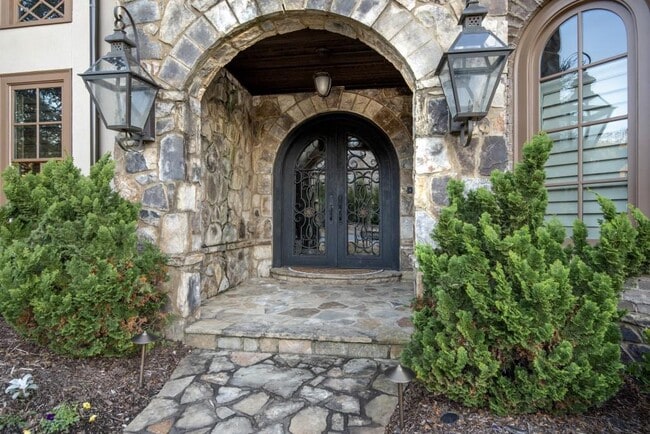 Building Photo - 2170 Heathermoor Hill Dr NE