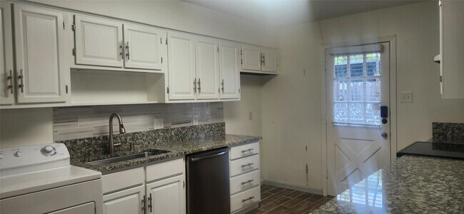 Building Photo - 12913 Trail Hollow Dr